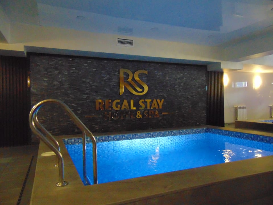 Pool Wyndham Garden Tashkent