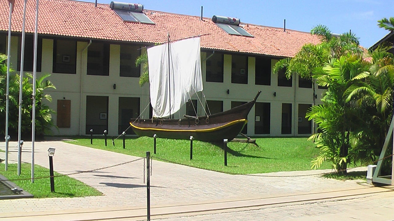 Einfahrt - Hotelanlage EKHO Surf
