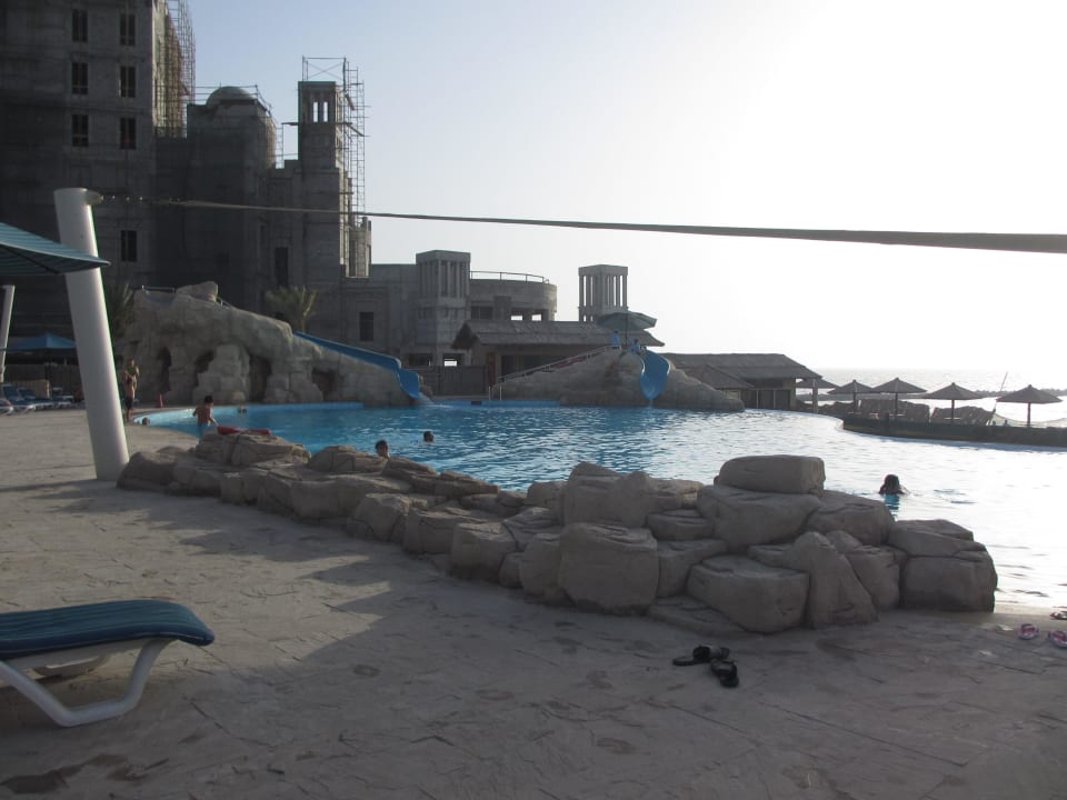 Familien Pool mit Wasserrutschen Coral Beach Resort Sharjah