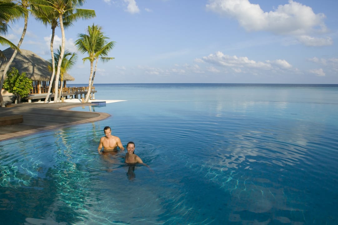 Pool Veligandu Maldives Resort Island