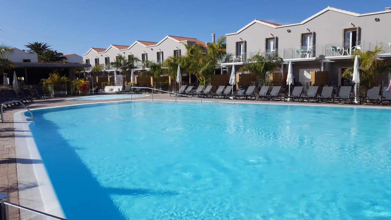 Pool LIVVO Los Calderones