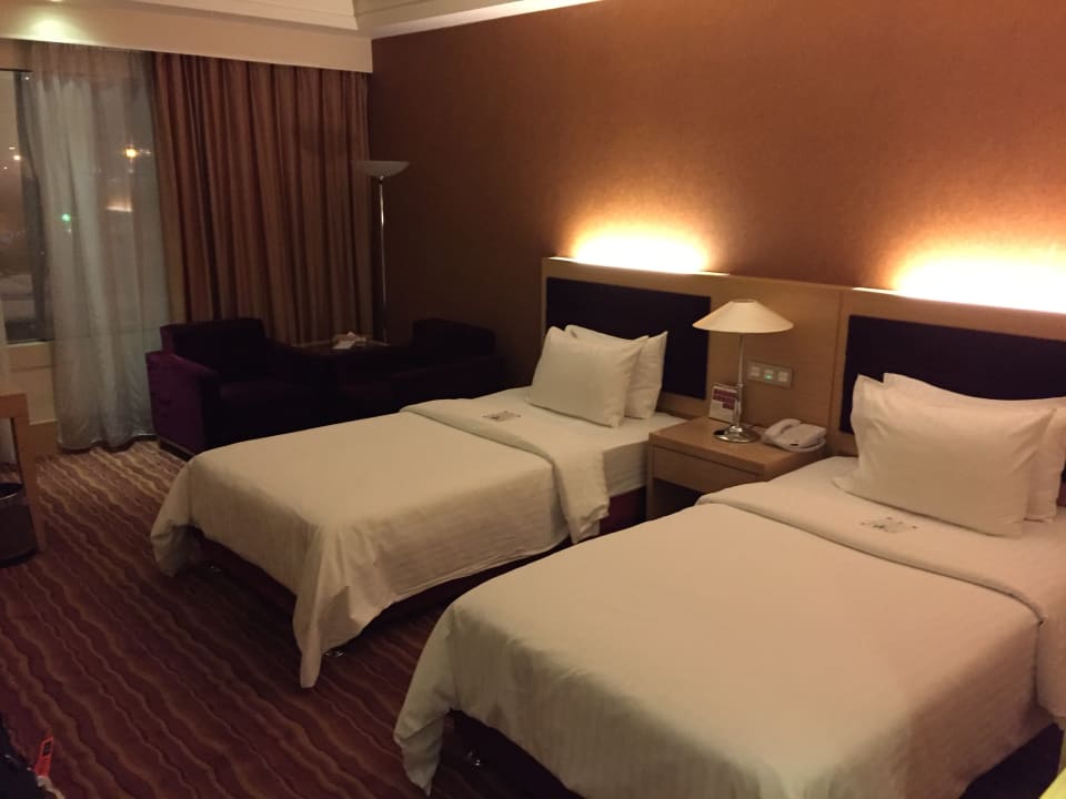 Zimmer Parsian Azadi Hotel