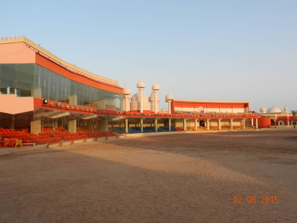 Арена на территории отеля. Pickalbatros Alf Leila Wa Leila Resort - Neverland Hurghada