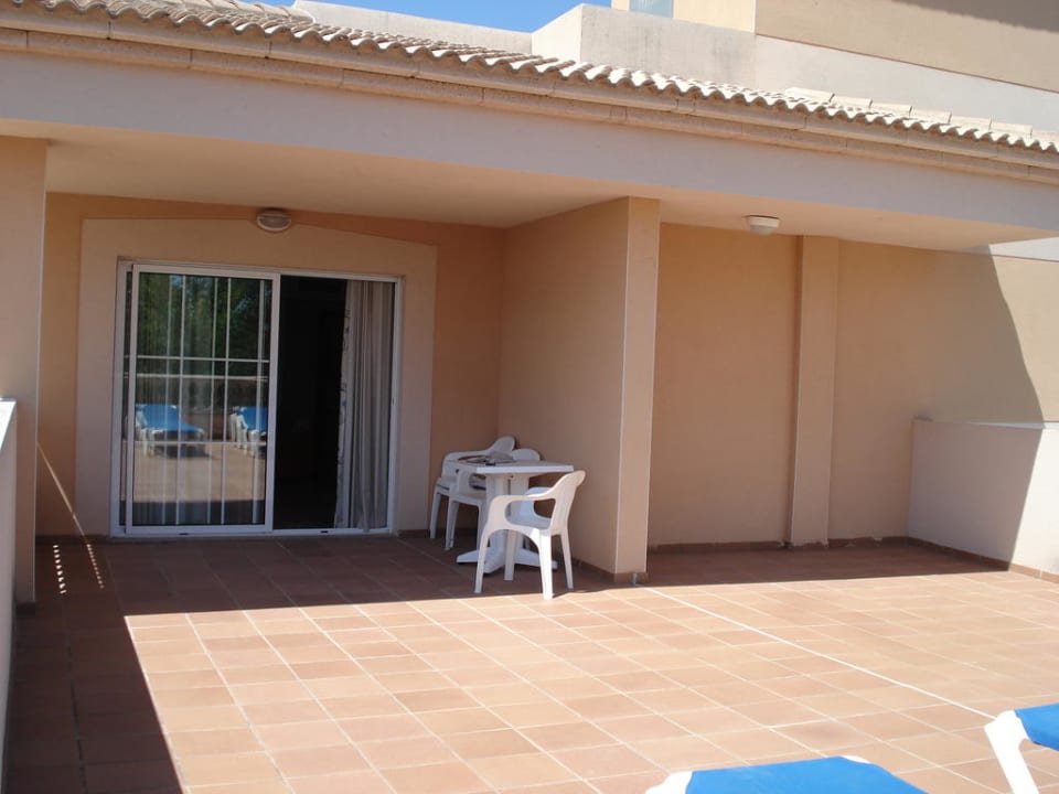 Riesige Terrasse mit 2 Liegen Apartments Platja Pins