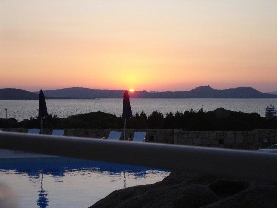 Traumhafte Sonnenuntergänge von der Terrasse aus Hotel Grand Relais dei Nuraghi