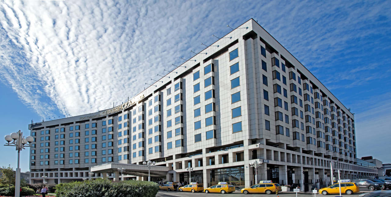 Фасад Рэдиссон Славянская Radisson Slavyanskaya Hotel & Business Center