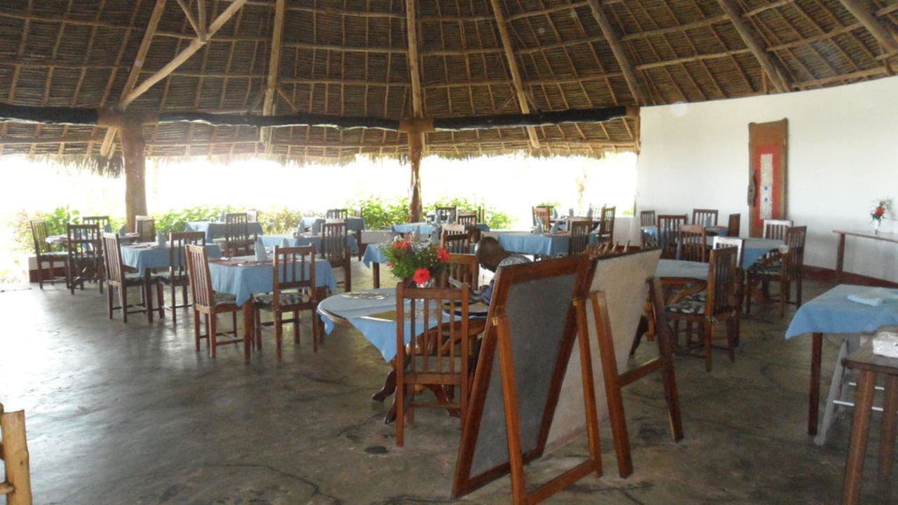 Restaurant Pongwe Beach Hotel
