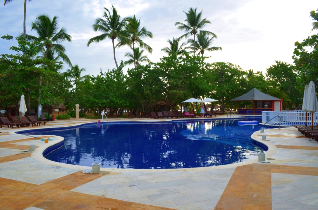 Der etwas zu klein geratene Pool. Bahia Principe Grand El Portillo