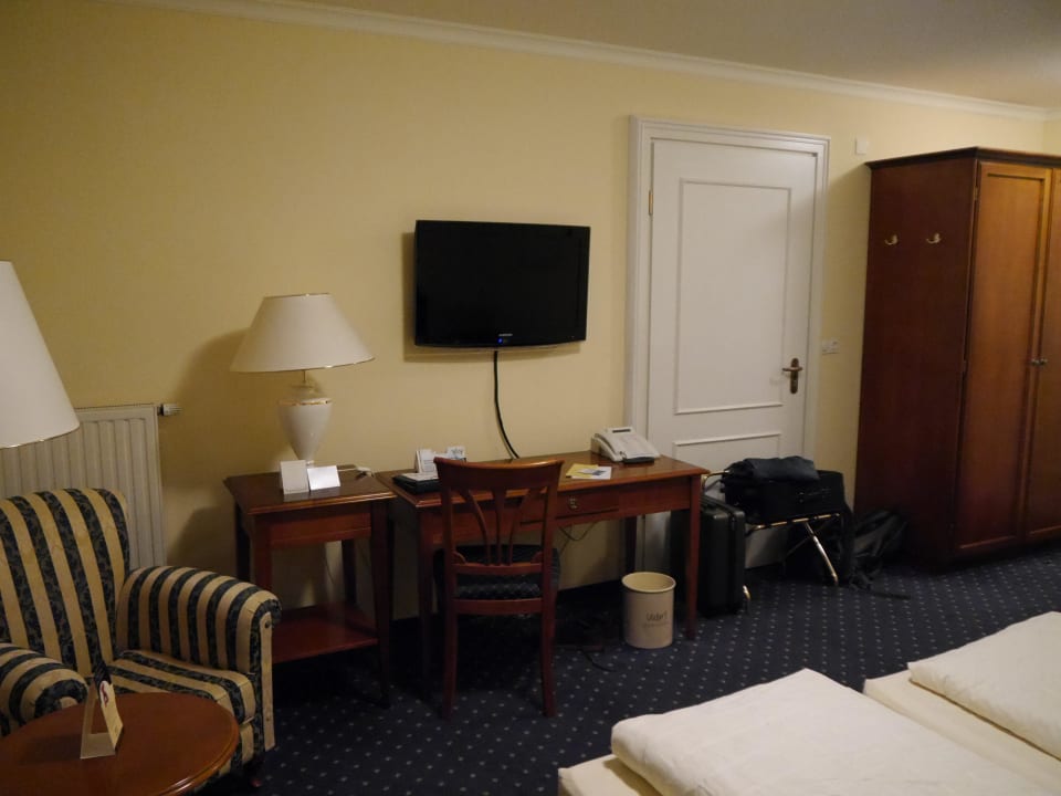 Der Schreibtisch Victor's Residenz Hotel Leipzig
