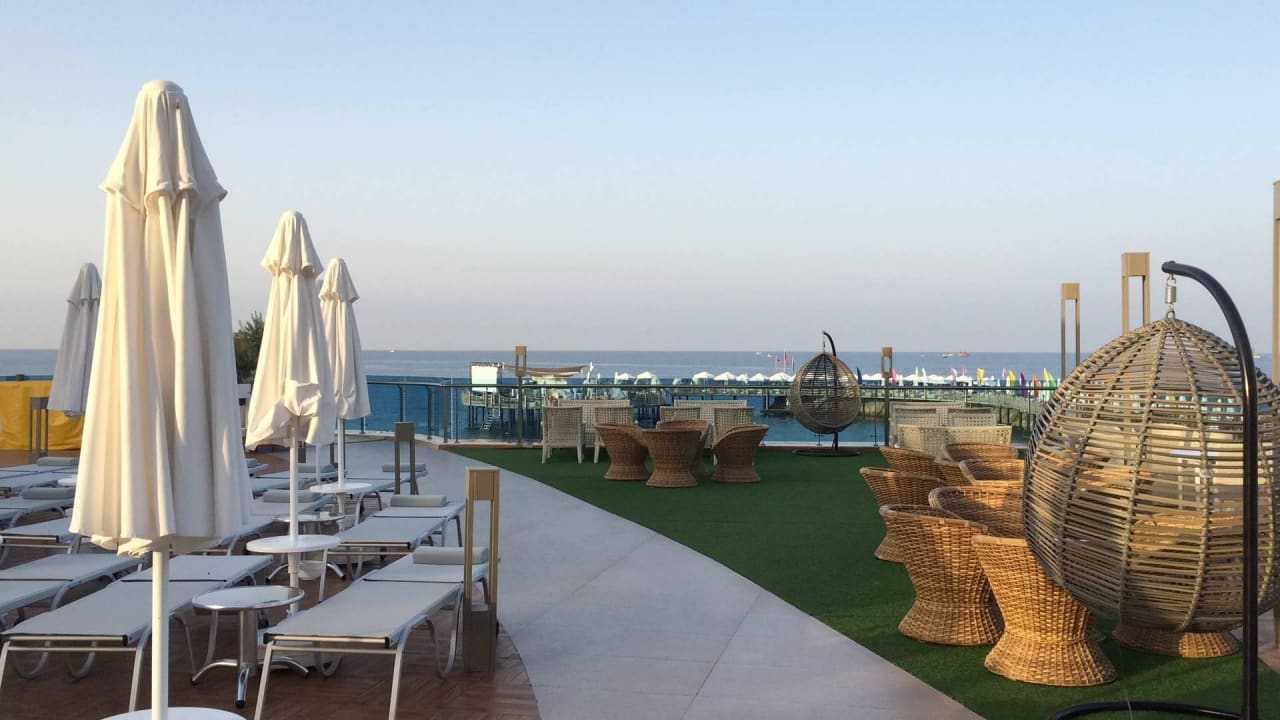 Obere Terrasse  Azura Deluxe Resort & Spa Hotel