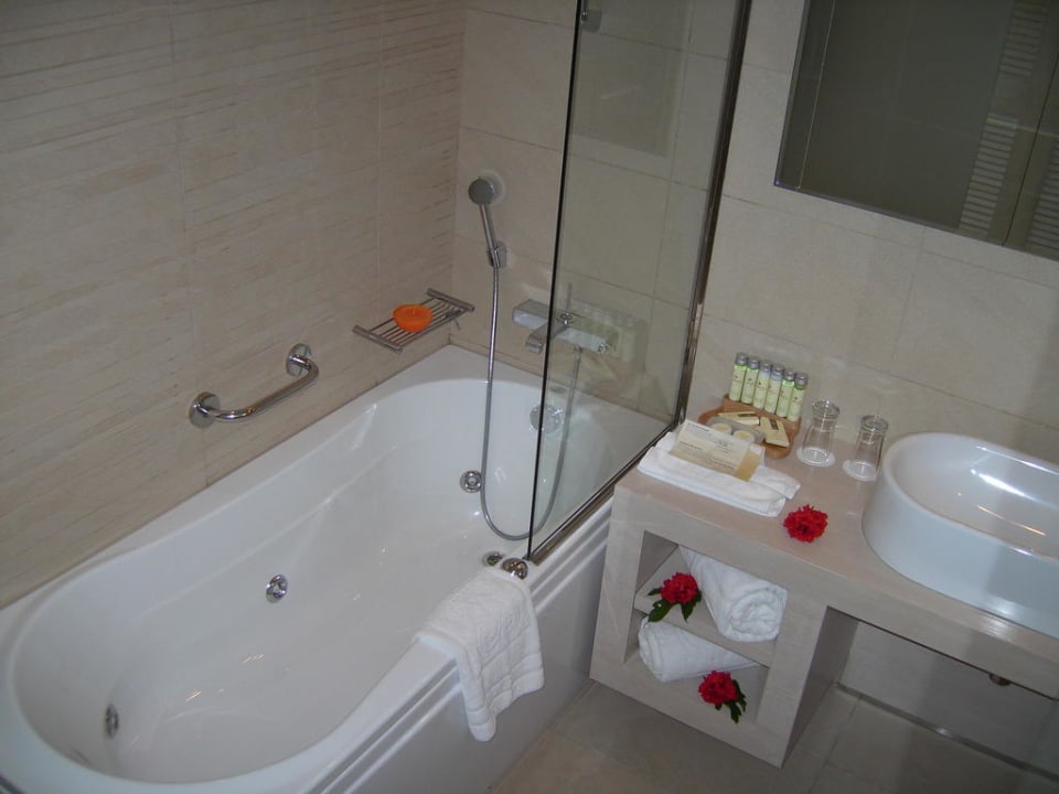Badewanne SENTIDO Port Royal Villas & Spa