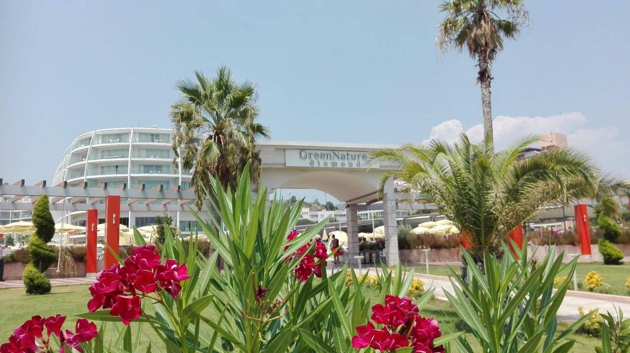 Widok hotelu z plaży Green Nature Diamond
