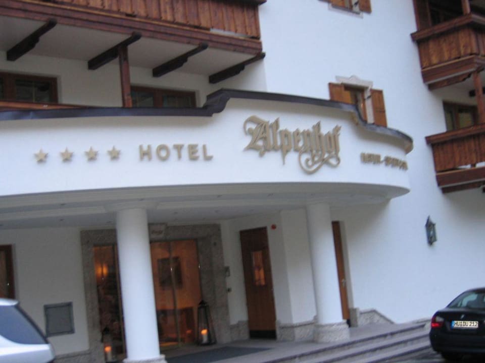 Eingang Hotel Alpenhof