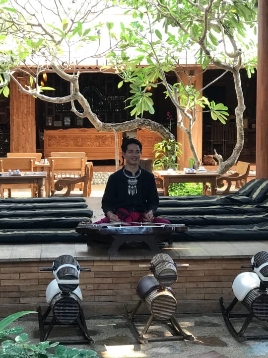 Beim Frühstück auch leise Hintergrundmusik Santhiya Koh Phangan Resort & Spa