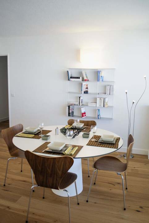 Une table bien mise Apartment Homestay Le Maestro
