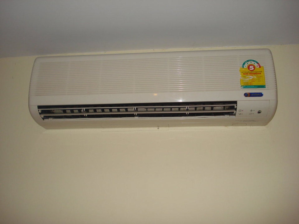 Gut funktionierende Klimaanlage mit Fernbedienung Hotel Baan Chaweng Beach Resort & Spa