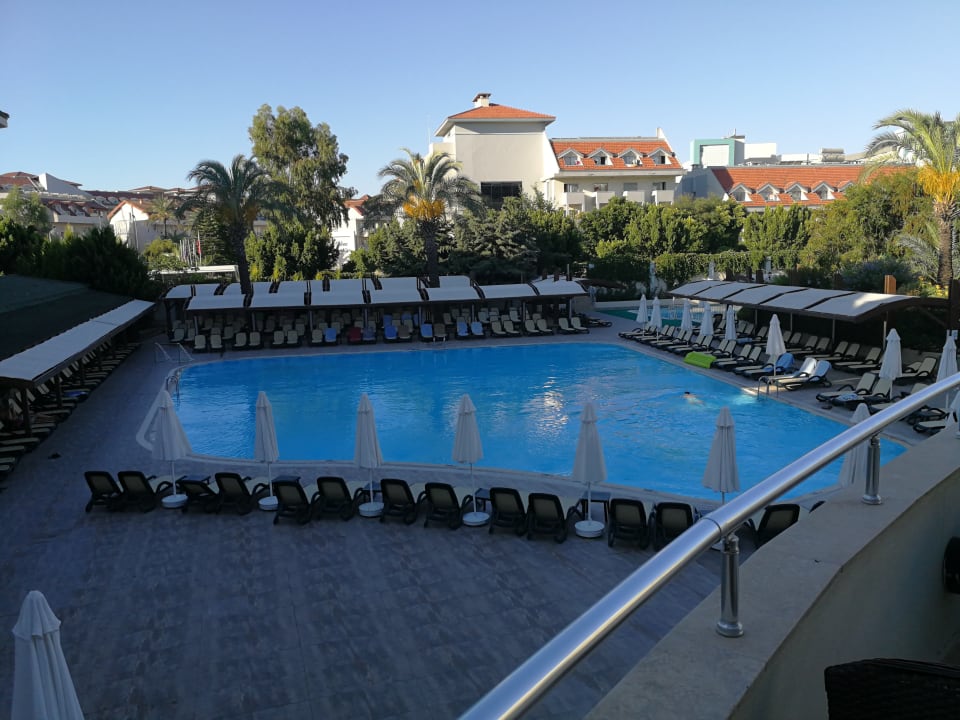 Pool Side Breeze Hotel