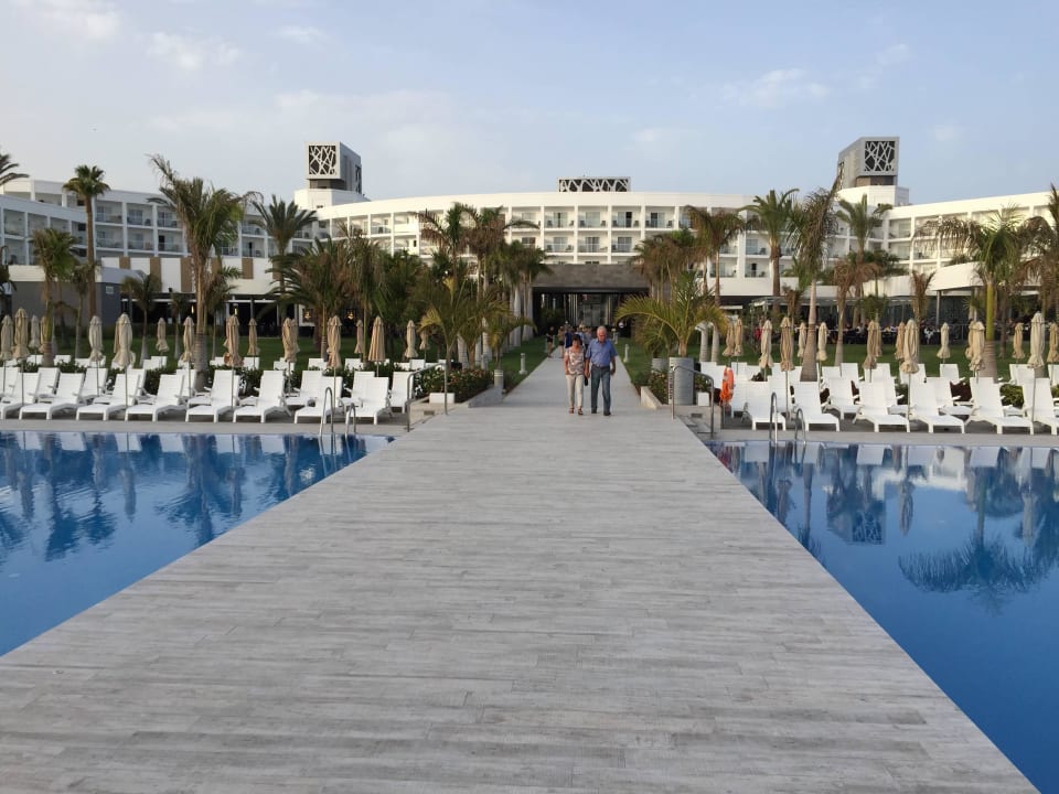 Blick auf das Hauptgebäude Hotel Riu Palace Meloneras