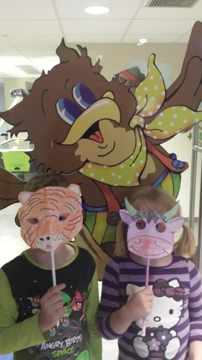 Kinderclub Aktivitäten Basteln Falkensteiner Hotel Sonnenalpe