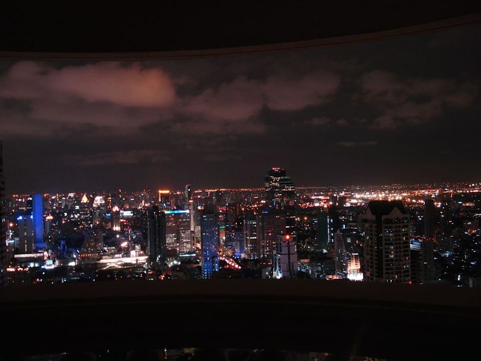 Zimmerausblick bei Nacht im Lebua Hotel Lebua At State Tower