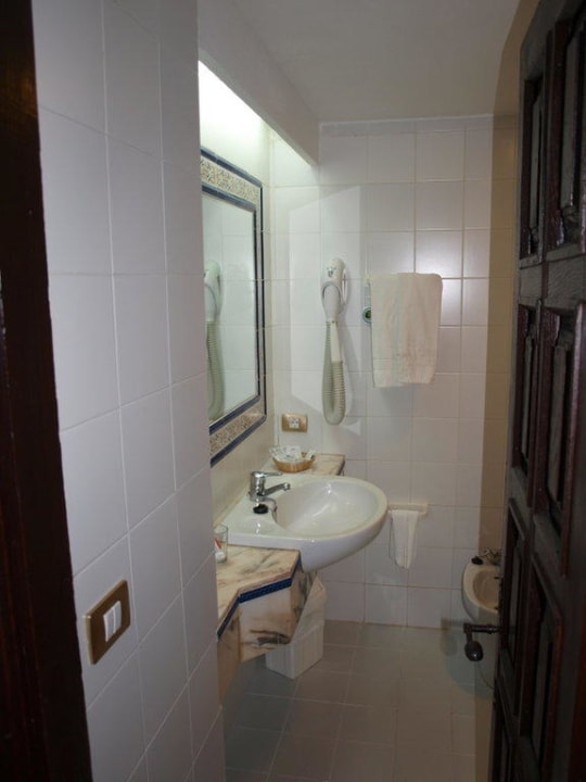 Badezimmer Turm Hotel Parque Tropical