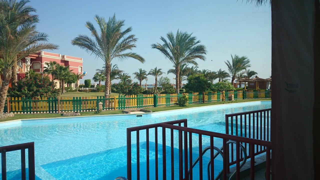 Sauberer Pool Hotel Titanic Palace