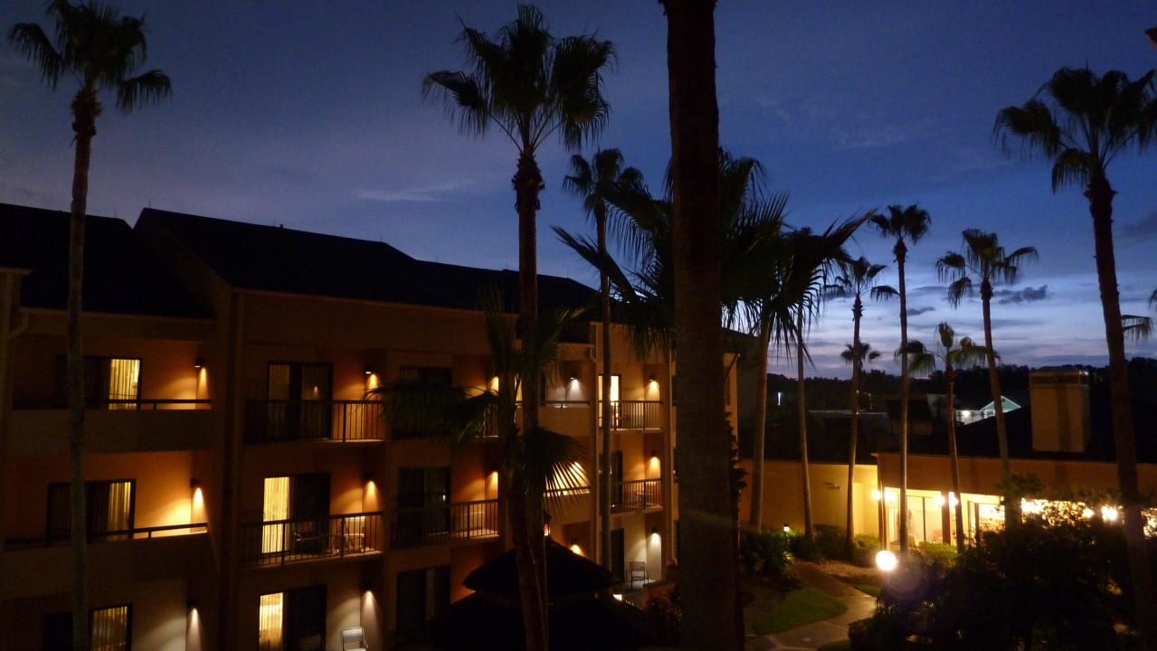 Blick vom Balkon in den Innenhof Hotel Courtyard by Marriott Melbourne