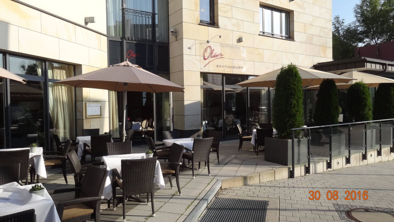 Außenbereich Hotel Vier Jahreszeiten Starnberg