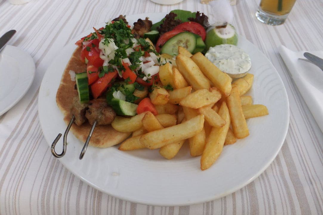 Eines von vielen leckeren Mittagsgerichten Hotel Sunrise Beach