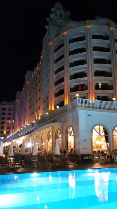 Hotel bei Nacht  J'adore Deluxe Hotel & Spa