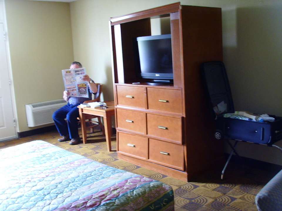 Die Schubladen sind nicht zu schließen Hotel Econo Lodge & Suites