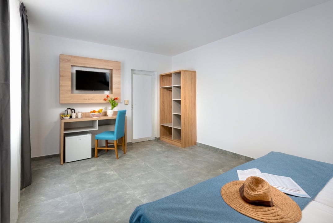 Zimmer Martinez Aparthotel