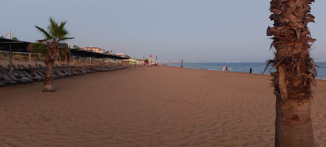 Strand Club Grand Side