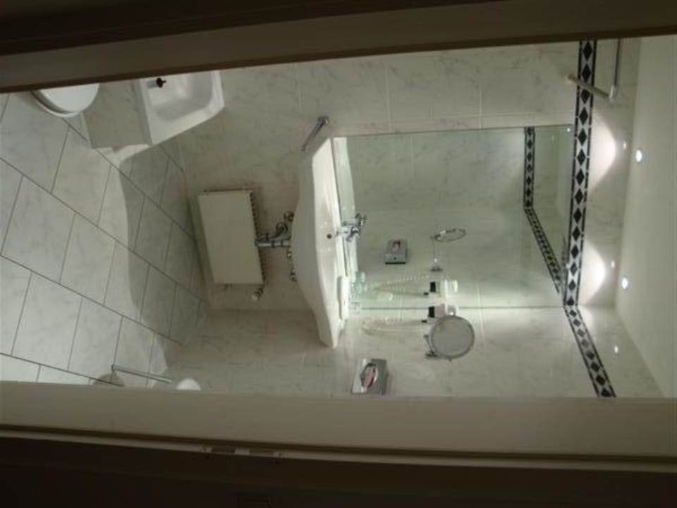 Blick ins Badezimmer Hotel Schloss Storkau