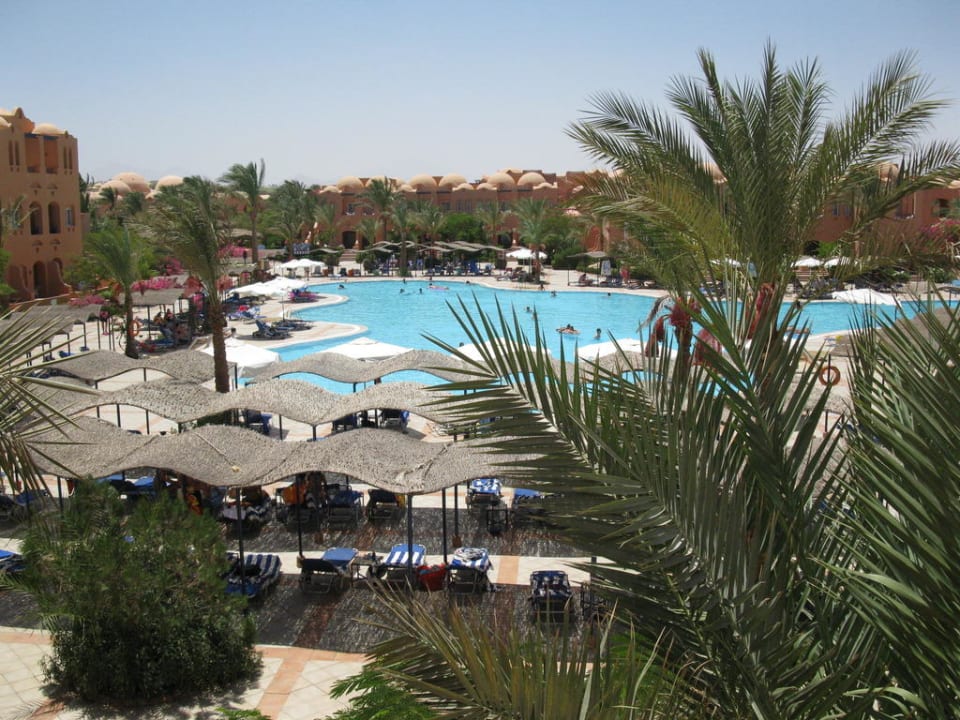 Hotel und Pool Jaz Makadi Oasis Resort