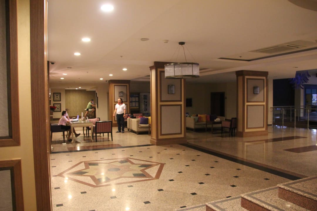 Lobby Insula Resort & Spa