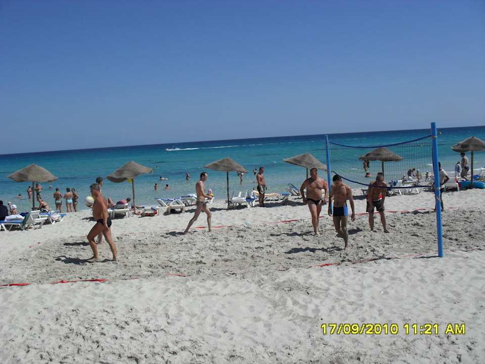 Volleyball am schönen Sandstrand El Mehdi Beach Resort