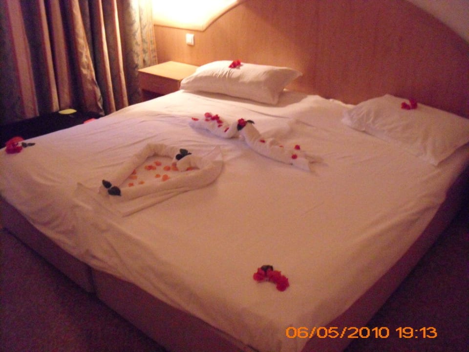 Hübsch hergerichtetes Bett Hotel El Mouradi Port El Kantaoui