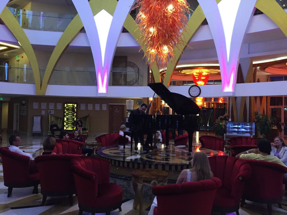 Abends Piano-Spieler Granada Luxury Okurcalar