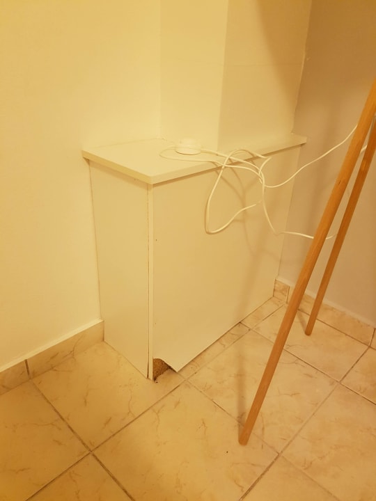 Beschädigungen im Zimmer 309 (nach Zimmerwechsel) Sentido More Meni Residence & Suites