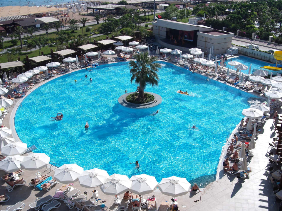 Pool und Bühne Seamelia Beach Resort