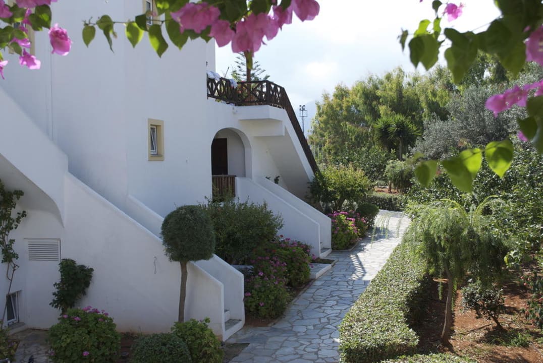 Aussenansicht der Zimmer Alexander Beach Hotel & Village Resort