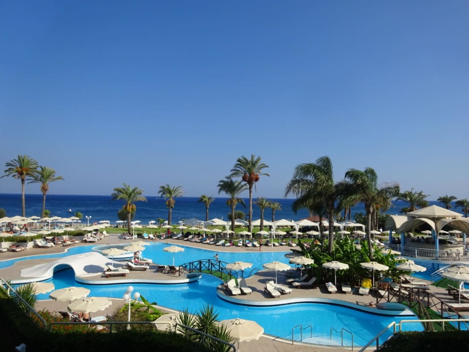 Blick über den Poolbereich Rodos Palladium Leisure & Wellness