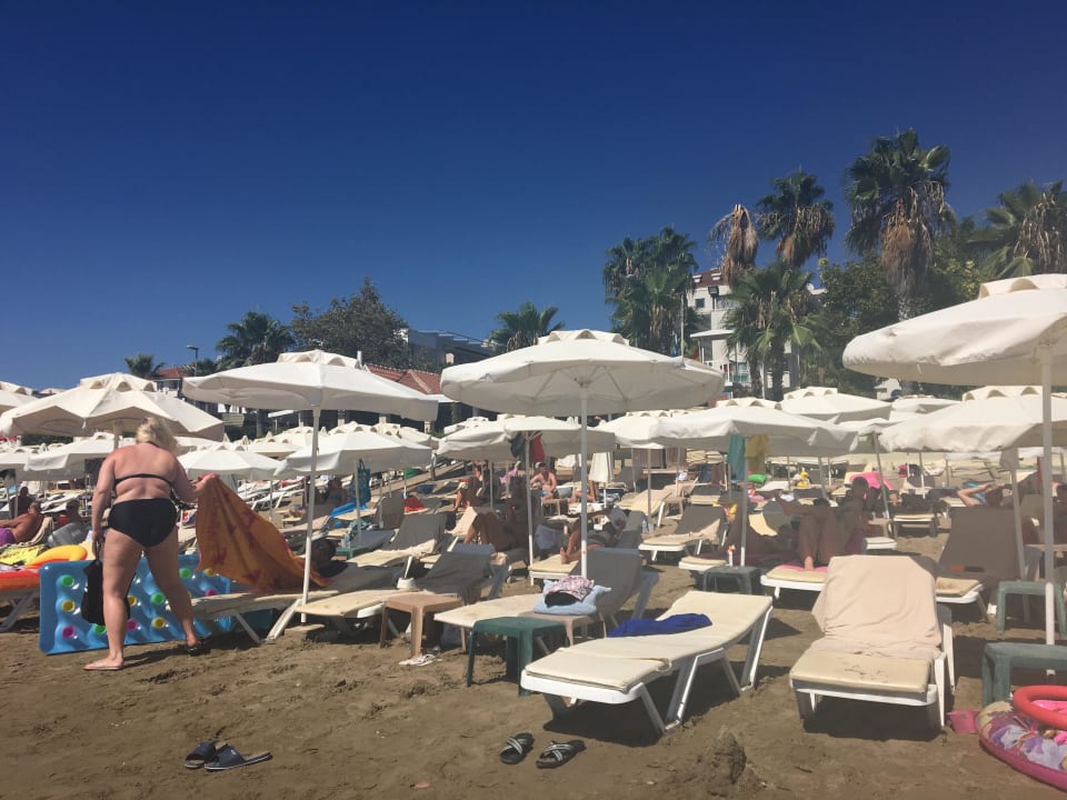 Überfüllter Strand Side Star Beach