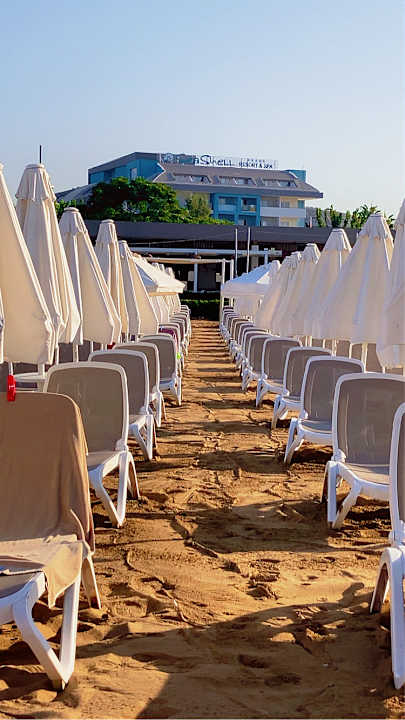 Strand Seashell Resort