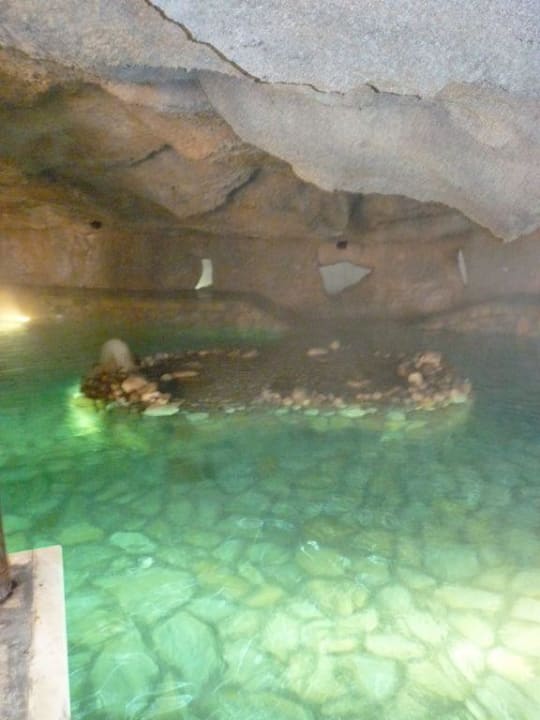 Höhle unter dem Crazy River Club Grand Side