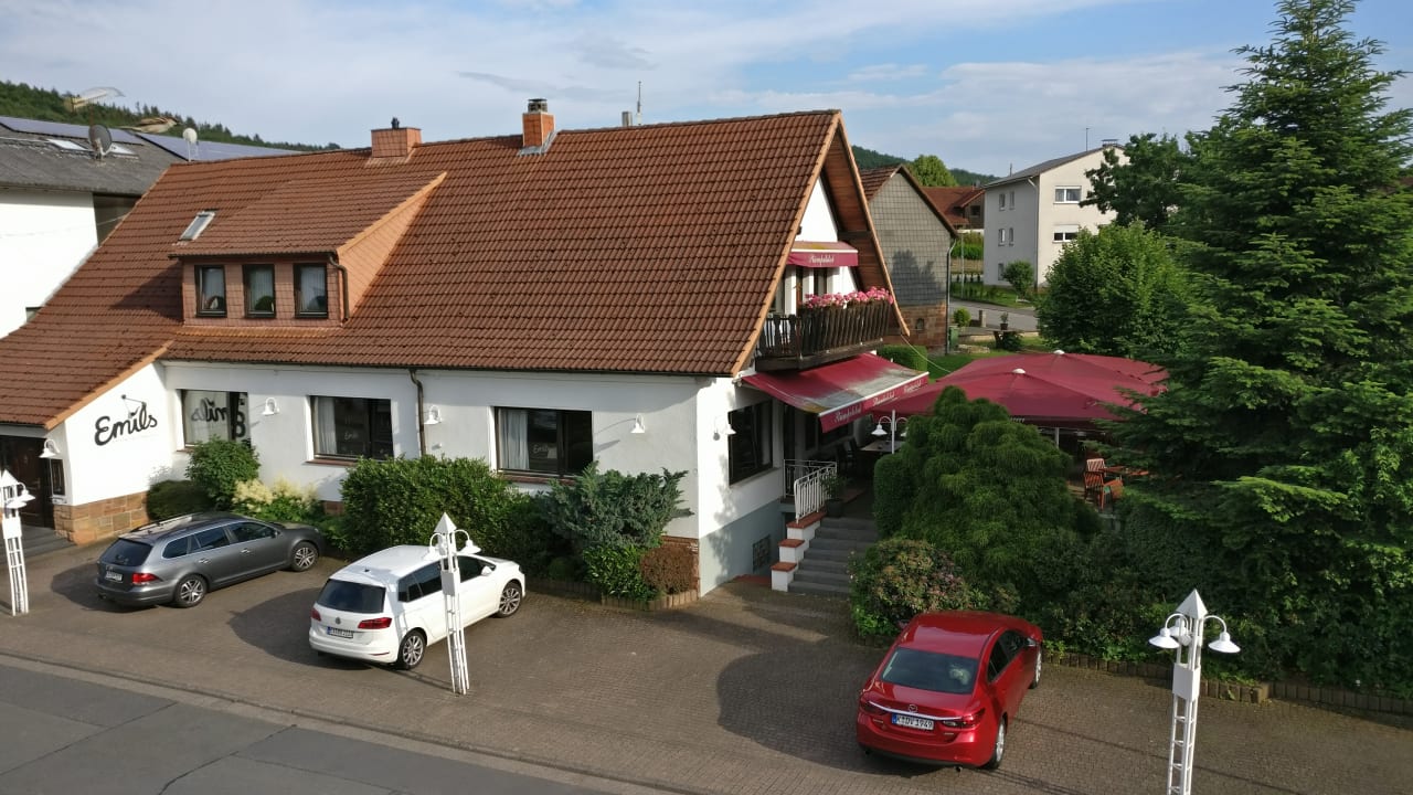 Ausblick von der Terrasse auf das Restaurant Landhaus Stümpelstal