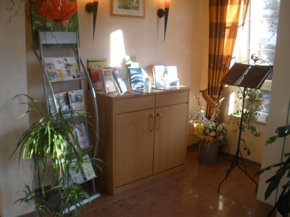 Viele Flyer zum mitnehmen Hotel Pension Stoertebeker