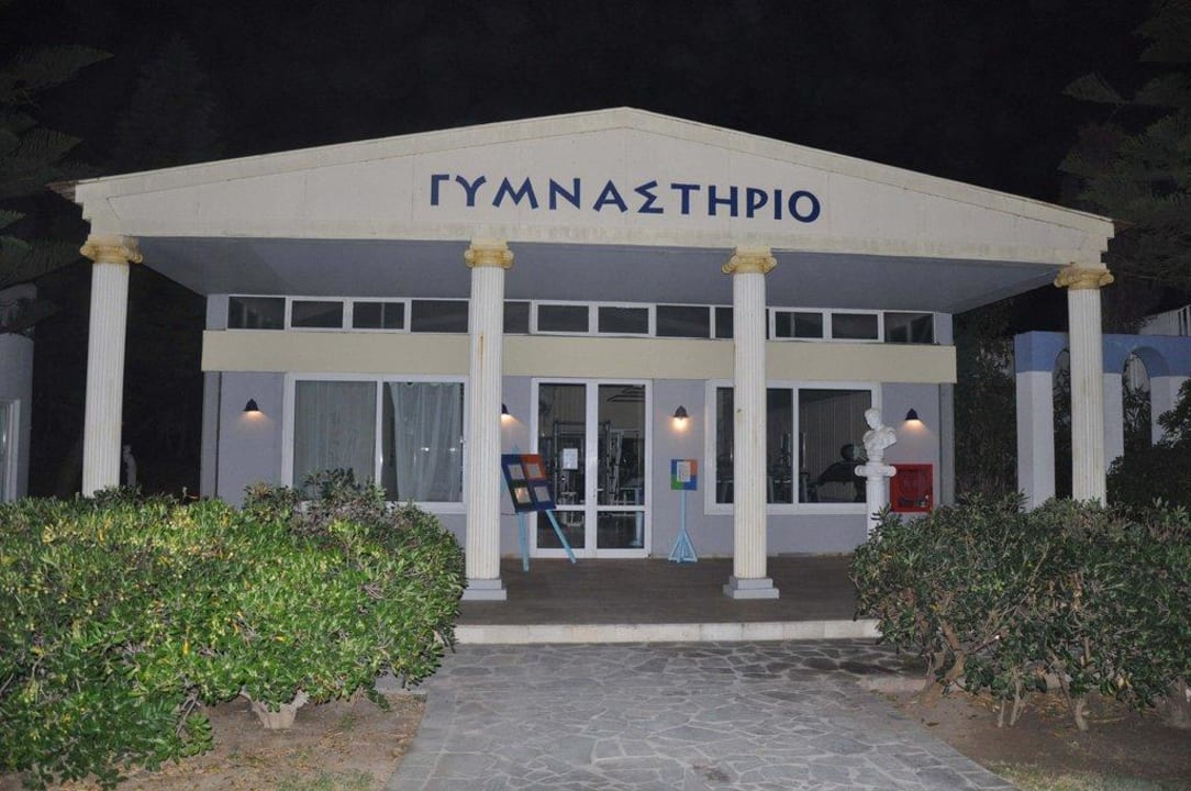 Fitness Center am Abend von aussen ROBINSON KYLLINI BEACH