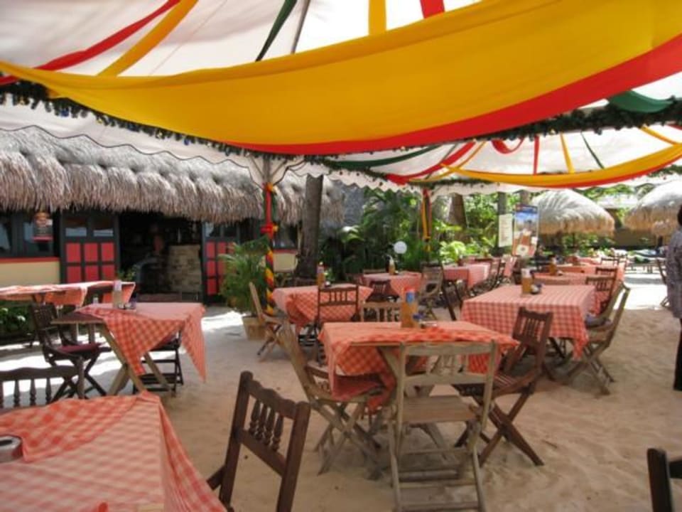 Im Restaurant Hotel Beach Garden Resort